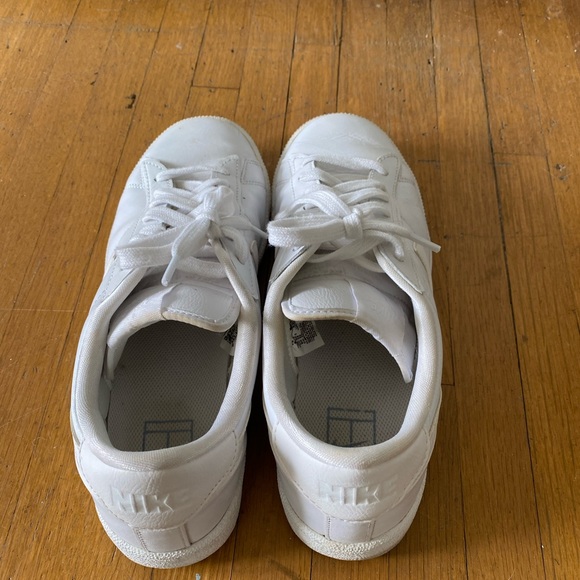 Nike sneakers - Picture 3 of 5